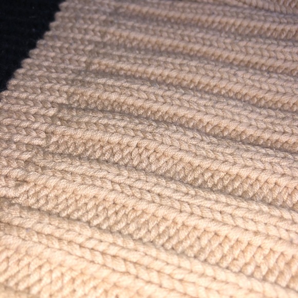 Small knitted sweater - Picture 2 of 3